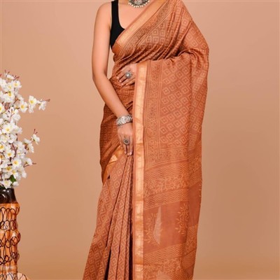 Maheshwari Silk Golden Border Saree with Intricate Floral Patterns