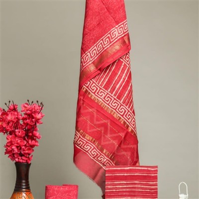 Crimson Floral Elegance Maheshwari Silk Ensemble