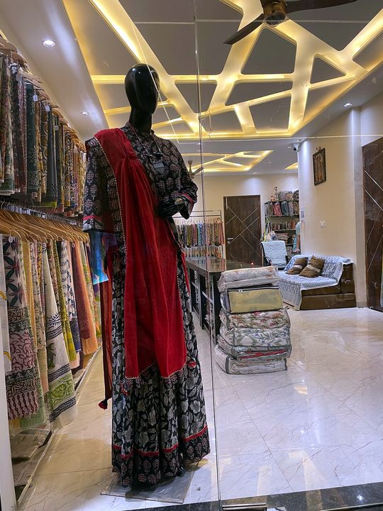 Mannequin in a block print anarkali with red dupatta at the store entrance